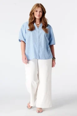 Blouse à carreaux avec manches bouffantes