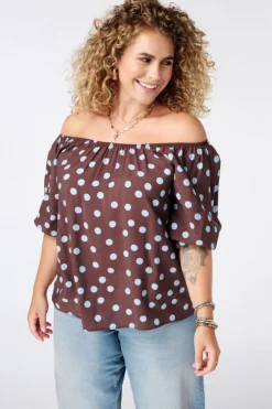 Blouse à pois épaules dénudées