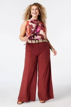 Blouse satinée à col montant