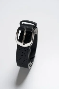 Ceinture avec motifs perforés
