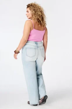 Jean à jambe large et taille haute