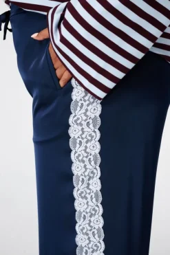 Pantalon avec détails en dentelle sur les côtés