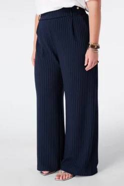 Pantalon wide leg à fines rayures