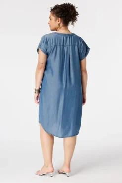 Robe en jean avec col en V