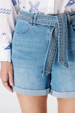 Short en denim avec ceinture