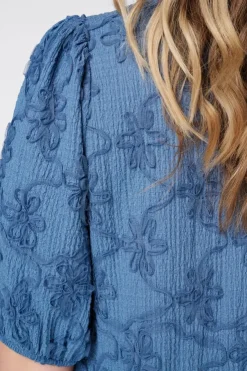 Top avec structure florale