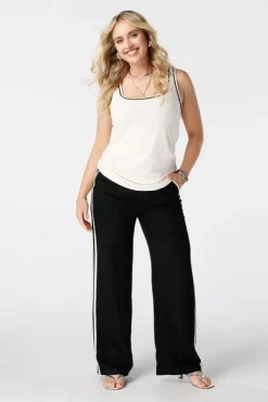 Top côtelé avec détail contrastant