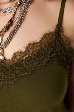 Top longue avec dentelle