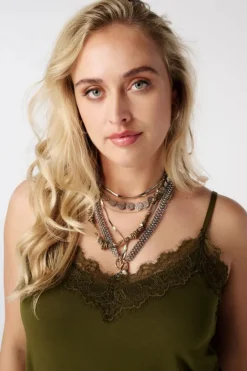Top longue avec dentelle