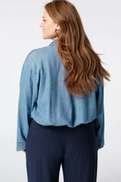 Veste en jean avec cordons à nouer