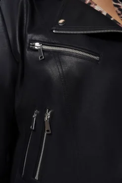 Veste en similicuir avec détails argentés